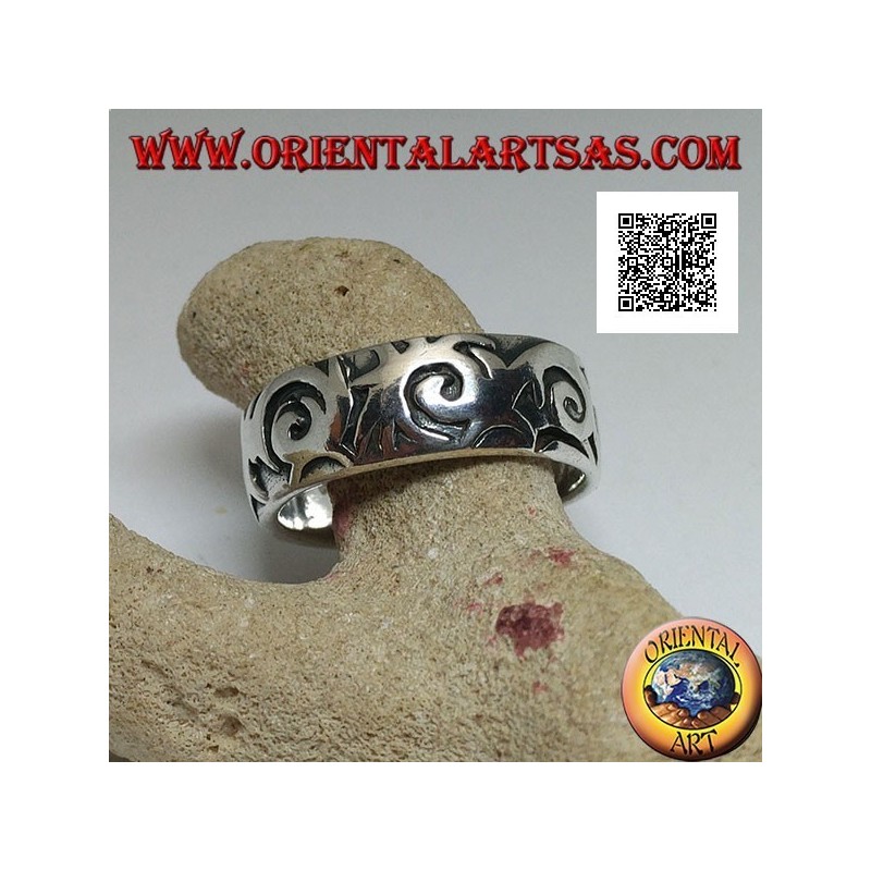 Bague en argent avec motifs ondulés gravés de style maori-polynésien