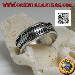 Silver ring with vertical stripes between intertwining above to below