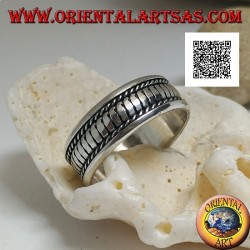 Silver ring with vertical stripes between intertwining above to below