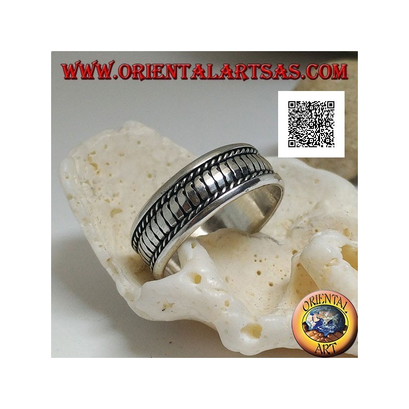 Anello fedina in argento a righe verticali tra intreccio sopra a sotto