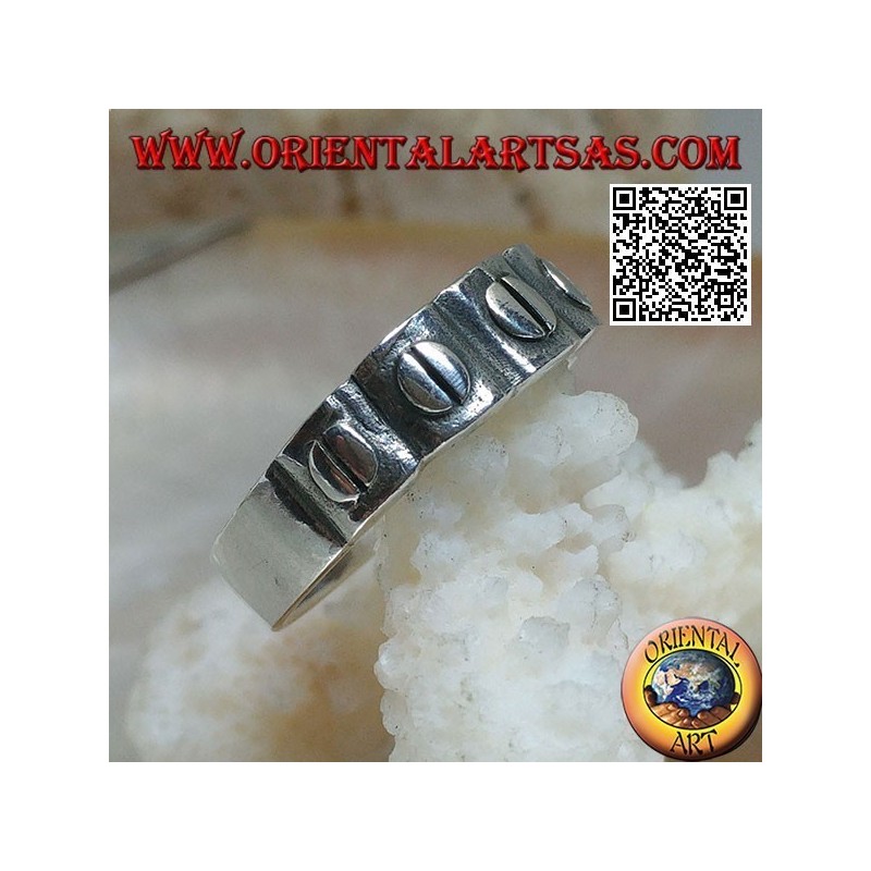 Bague en argent avec disques gravés en relief