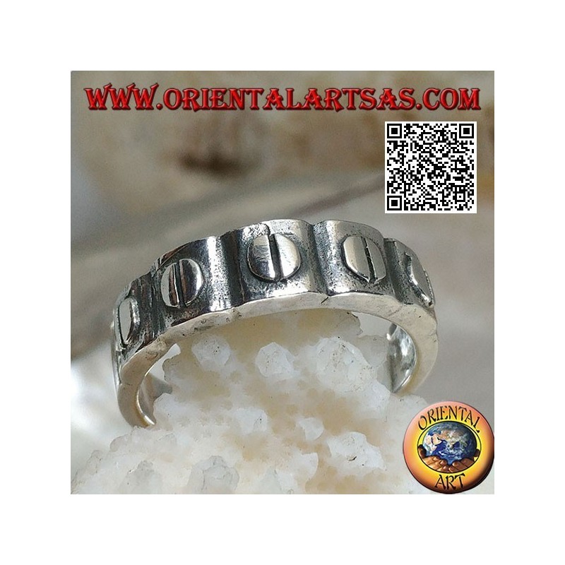 Bague en argent avec disques gravés en relief