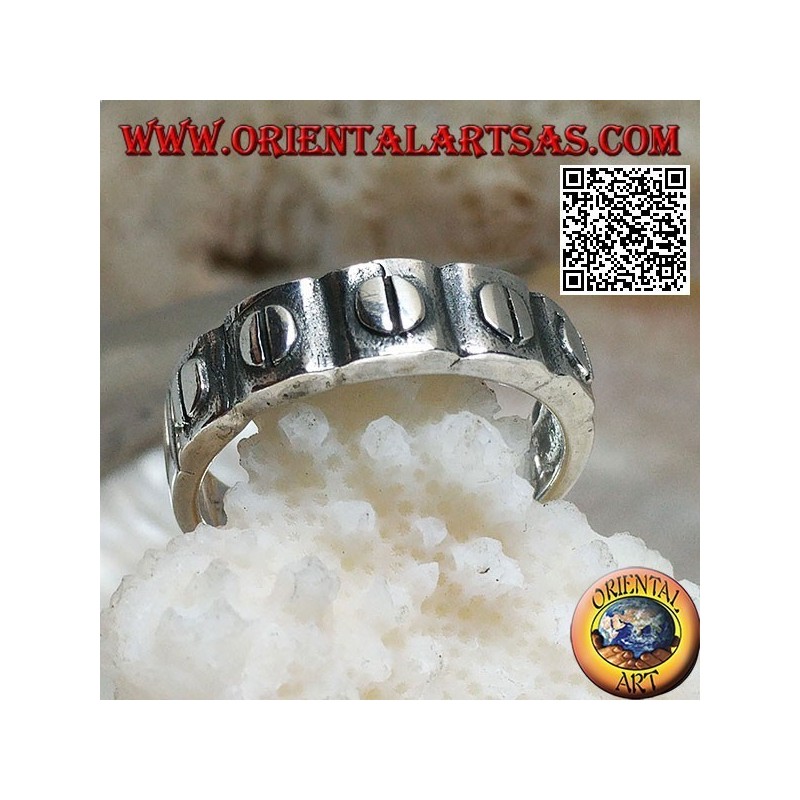 Anillo de plata con discos grabados en relieve