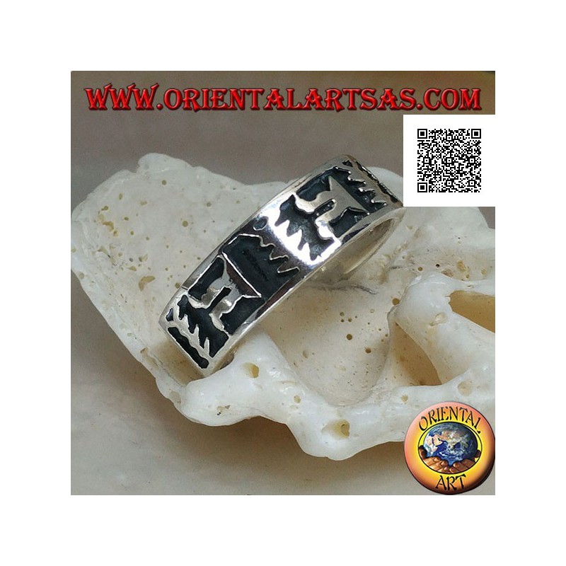 Bague en argent avec motif artistique oriental en bas-relief