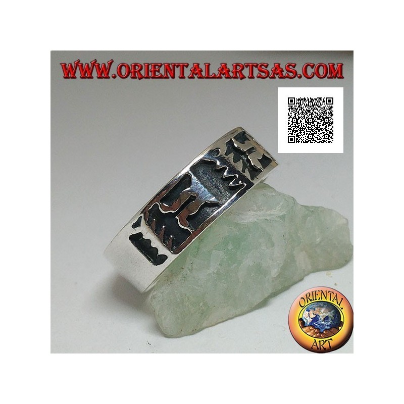 Bague en argent avec motif artistique oriental en bas-relief