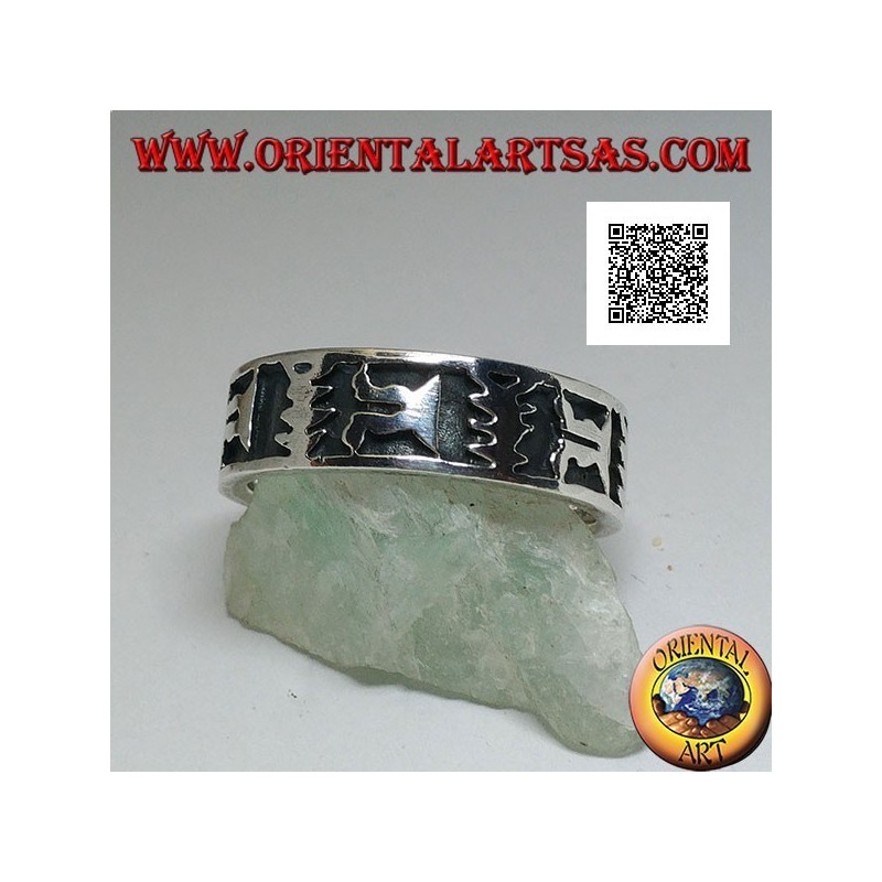 Bague en argent avec motif artistique oriental en bas-relief