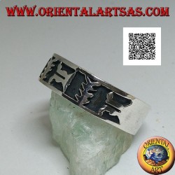 Bague en argent avec motif artistique oriental en bas-relief