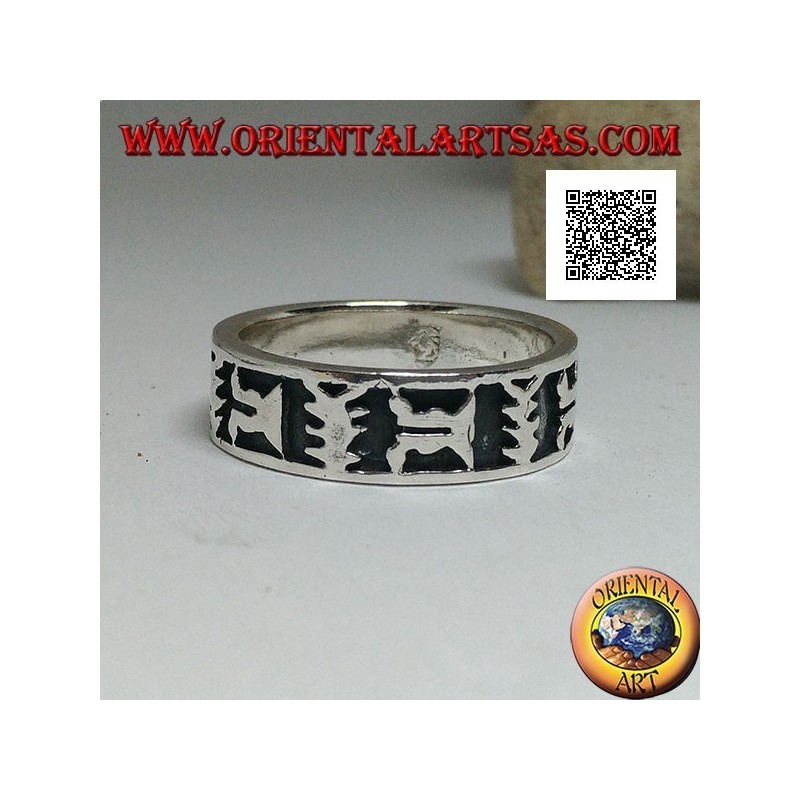 Silver ring with oriental artistic motif in bas relief