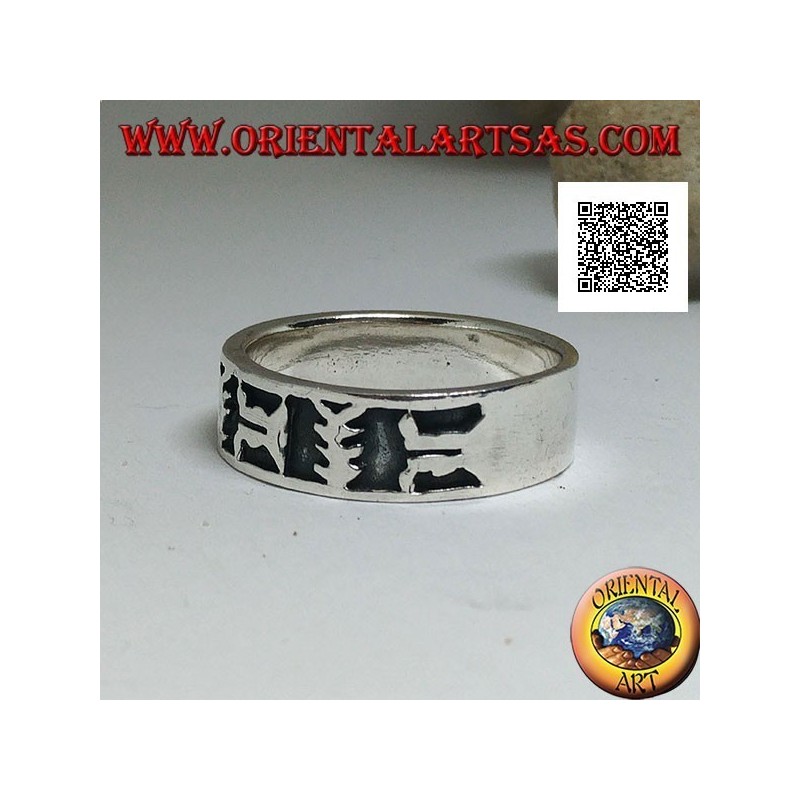 Bague en argent avec motif artistique oriental en bas-relief