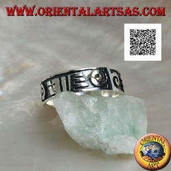 Bague en argent avec spirales et dessins maoris en bas-relief