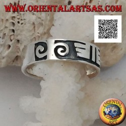 Bague en argent avec spirales et dessins maoris en bas-relief