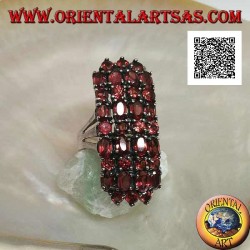 Silberring mit 31 natürlichen Granaten, oval und rund, um ein Rechteck zu bilden