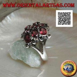 Bague grille en argent avec grenats naturels ovales et ronds et marcassite aux intersections extérieures