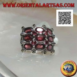 Bague grille en argent avec grenats naturels ovales et ronds et marcassite aux intersections extérieures