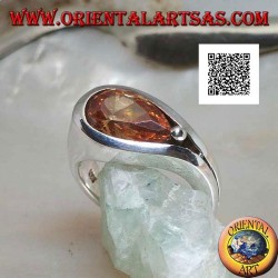 Anillo de plata con baño de rodio con circonitas champán en forma de cruz en engaste liso