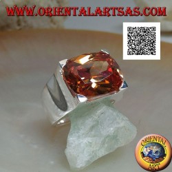 Anillo de plata rodiada con circonita champán ovalada transversal engastada en un rectángulo