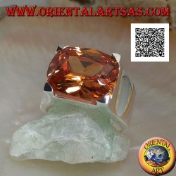 Bague en argent rhodié avec zircon champagne ovale transversal serti dans un rectangle