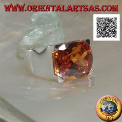 Bague en argent rhodié avec zircon champagne ovale transversal serti dans un rectangle