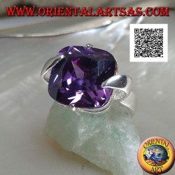 Rhodium-plated silver ring with square faceted amethyst-colored zircon hooked on the center of the sides