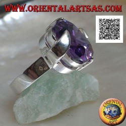 Rhodinierter Silberring mit quadratischem, facettiertem, amethystfarbenem Zirkon in der Mitte der Seiten