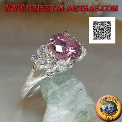 Anillo de plata rodiada con circonita redonda facetada rosa con circonitas blancas laterales