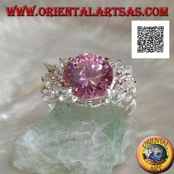 Anillo de plata rodiada con circonita redonda facetada rosa con circonitas blancas laterales