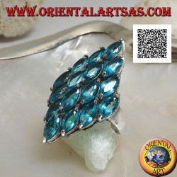 Anillo de plata en forma de rombo formado por 16 topacios azules ovalados engastados