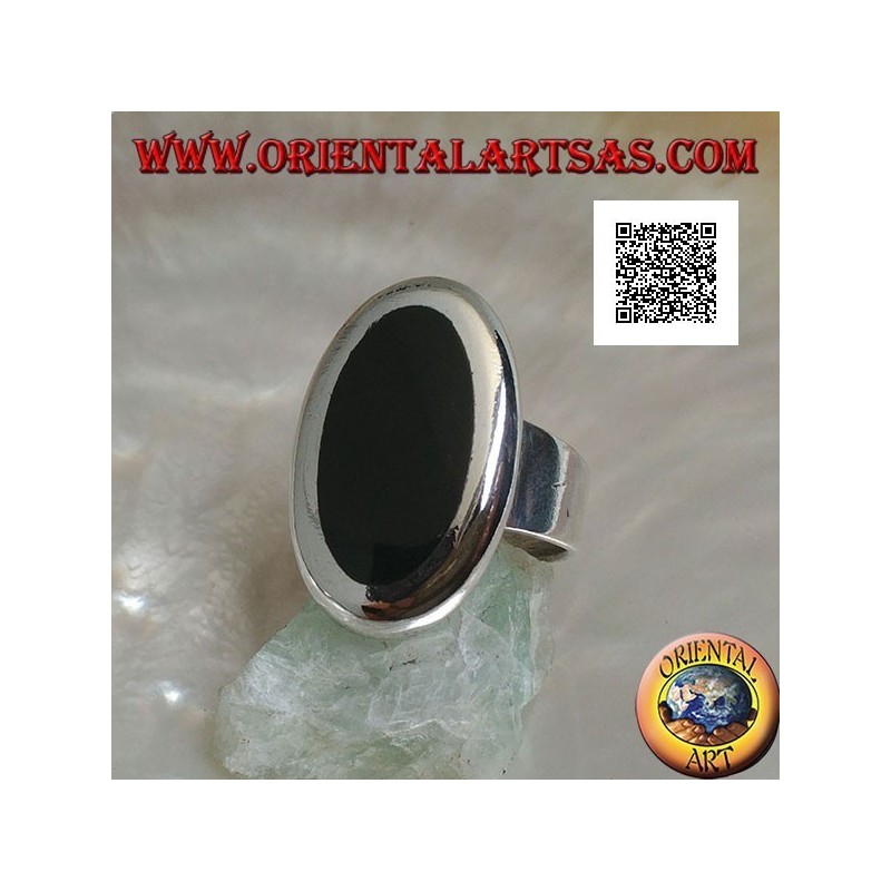 Bague en argent avec onyx ovale serti au ras du bord avec contour lisse