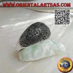 Bague en argent avec bande arrondie parsemée de marcassite