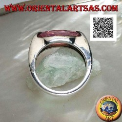 Anillo de plata rodiada con circonita rosa facetada ovalada angosta enganchada en el lateral