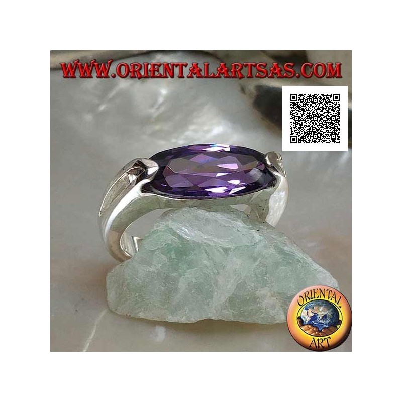 Bague en argent rhodié avec zircon améthyste ovale facetté étroit accroché sur le côté