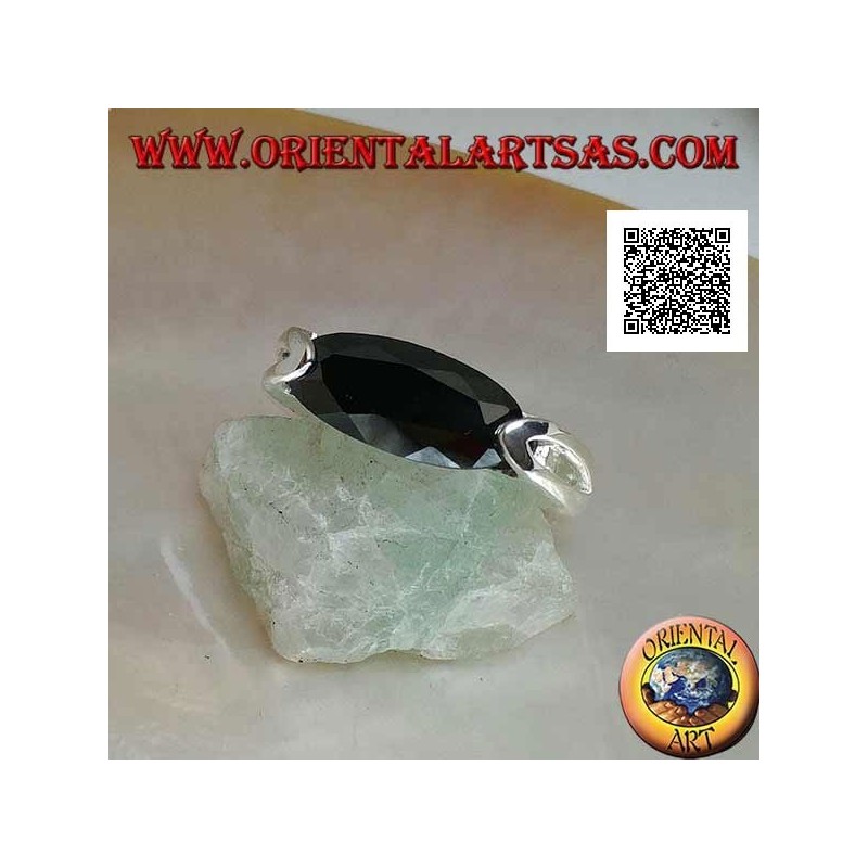 Rhodinierter Silberring mit schmalem, ovalem, facettiertem Spinellzirkon an der Seite
