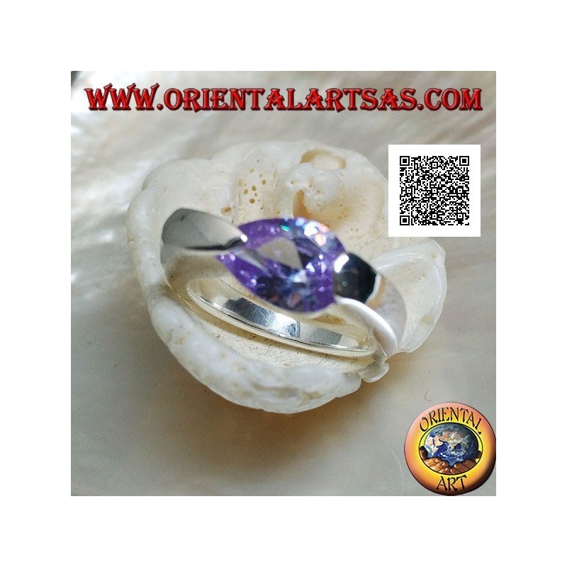 Bague en argent rhodié avec zircon facetté de couleur améthyste en forme de larme attaché sur le côté