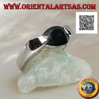 Bague en argent rhodié avec zircon spinelle en forme de goutte facetté accroché sur le côté