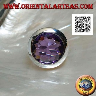 Anello in argento rodiato con zircone color ametista a taglio rotondo sfaccettato e bordo liscio
