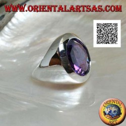 Anillo de plata rodiada con circonita facetada talla redonda color amatista y borde liso