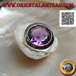 Anillo de plata rodiada con circonita facetada talla redonda color amatista y borde liso