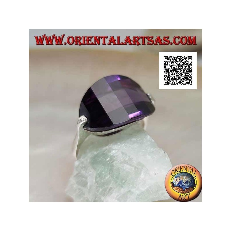 Anello in argento rodiato con zircone color ametista ovale arrotondato agganciato lateralmente