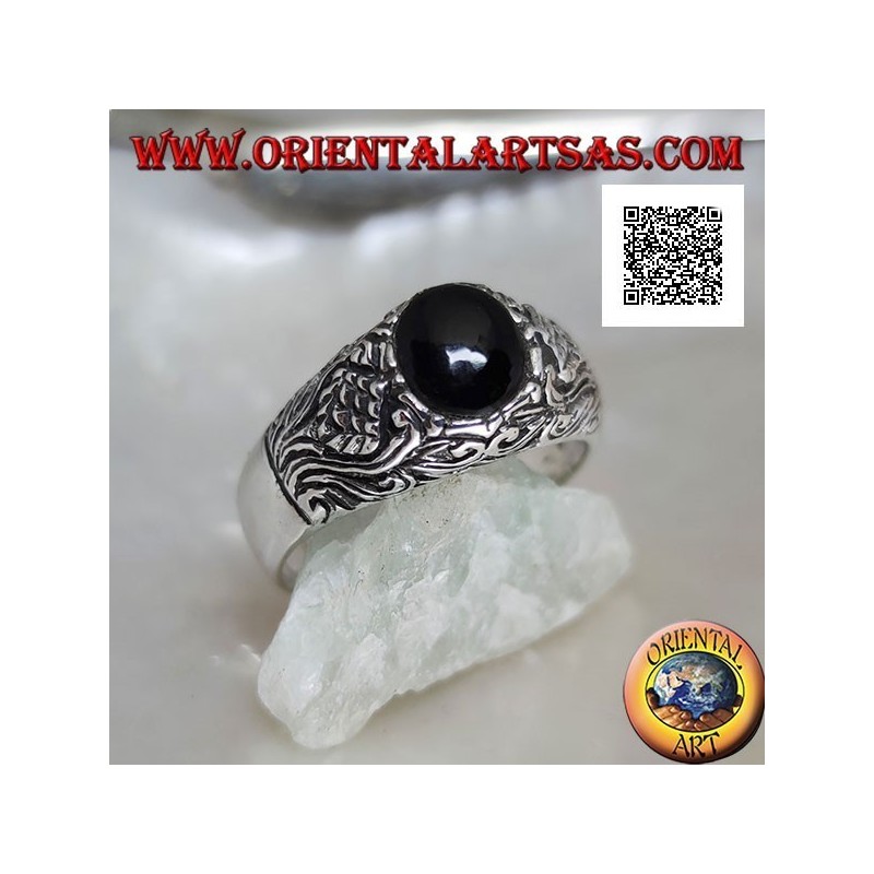 Silberring mit ovalem Cabochon-Onyx und Blumendekor im Basrelief
