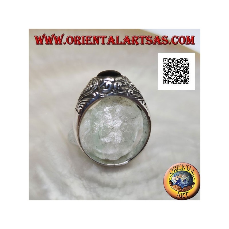 Bague en argent avec cabochon ovale onyx et décor floral en bas-relief