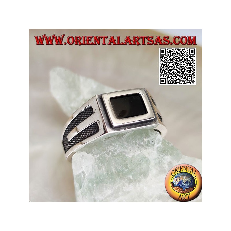 Silver ring with rectangular onyx edged and recessed V on the sides