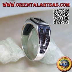 Silver ring with rectangular onyx edged and recessed V on the sides