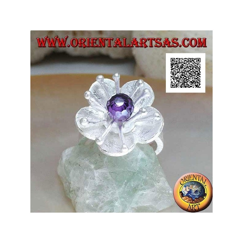 Anillo de plata satinada en forma de flor con pistilos largos y esfera de circonita facetada color amatista