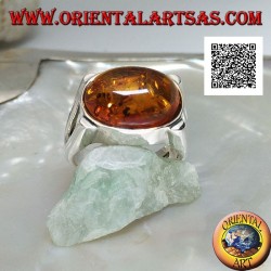 Bague en argent avec cabochon ovale ambre en croix sur serti lisse avec ouverture latérale
