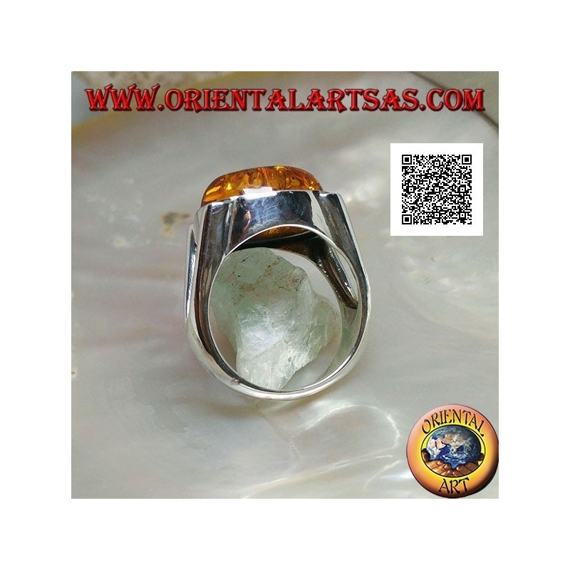 Anillo de plata con cabujón ovalado de ámbar en cruz sobre engaste liso con apertura lateral