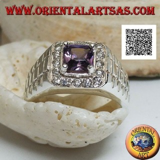 Anillo de plata con baño de rodio en eslabón de reloj con circonitas color amatista engastadas rodeadas de circonitas blancas
