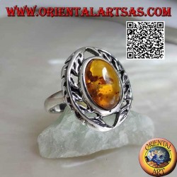 Silberring mit Cabochon ovalem Bernstein zwischen zwei Lorbeerzweigen