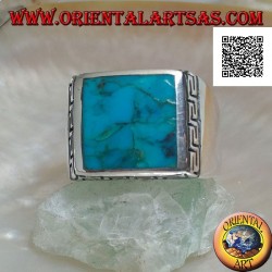 Anillo de plata con turquesa cuadrada natural rodeada de un grabado griego (24)