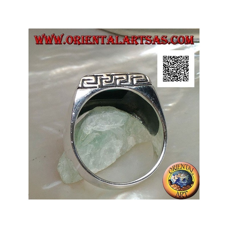 Anello in argento con turchese naturale quadrato contornato da incisione a greca (24)