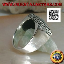Anillo de plata con turquesa cuadrada natural rodeada de un grabado griego (24)